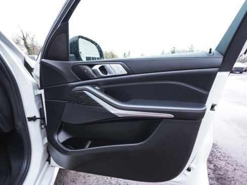 Used 2022 BMW X7 xDrive40i w/ M Sport Package image 13