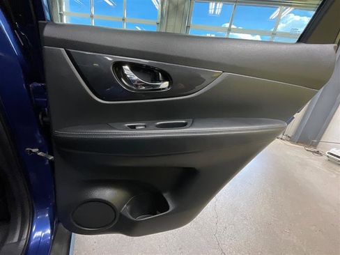 Used 2017 Nissan Rogue S image 20