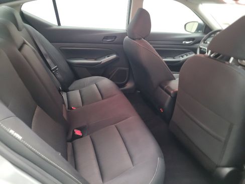 Used 2024 Nissan Altima 2.5 SV FWD image 19