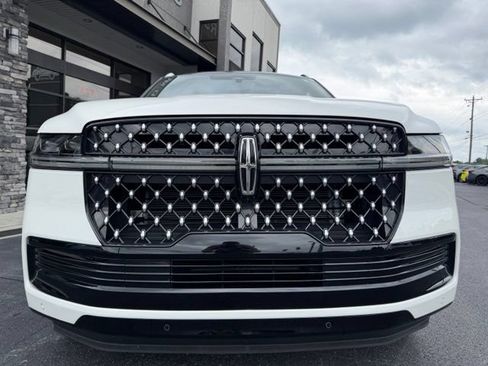 Used 2025 Lincoln Navigator L Black Label AWD/4WD image 19