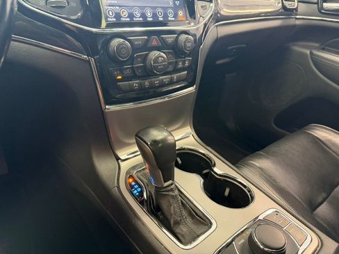 Used 2020 Jeep Grand Cherokee Overland AWD/4WD image 34