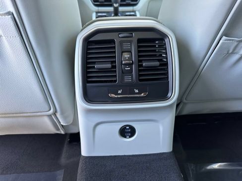 Used 2026 Porsche Macan AWD/4WD image 36