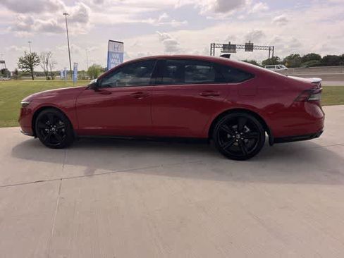 Used 2023 Honda Accord Sport image 4