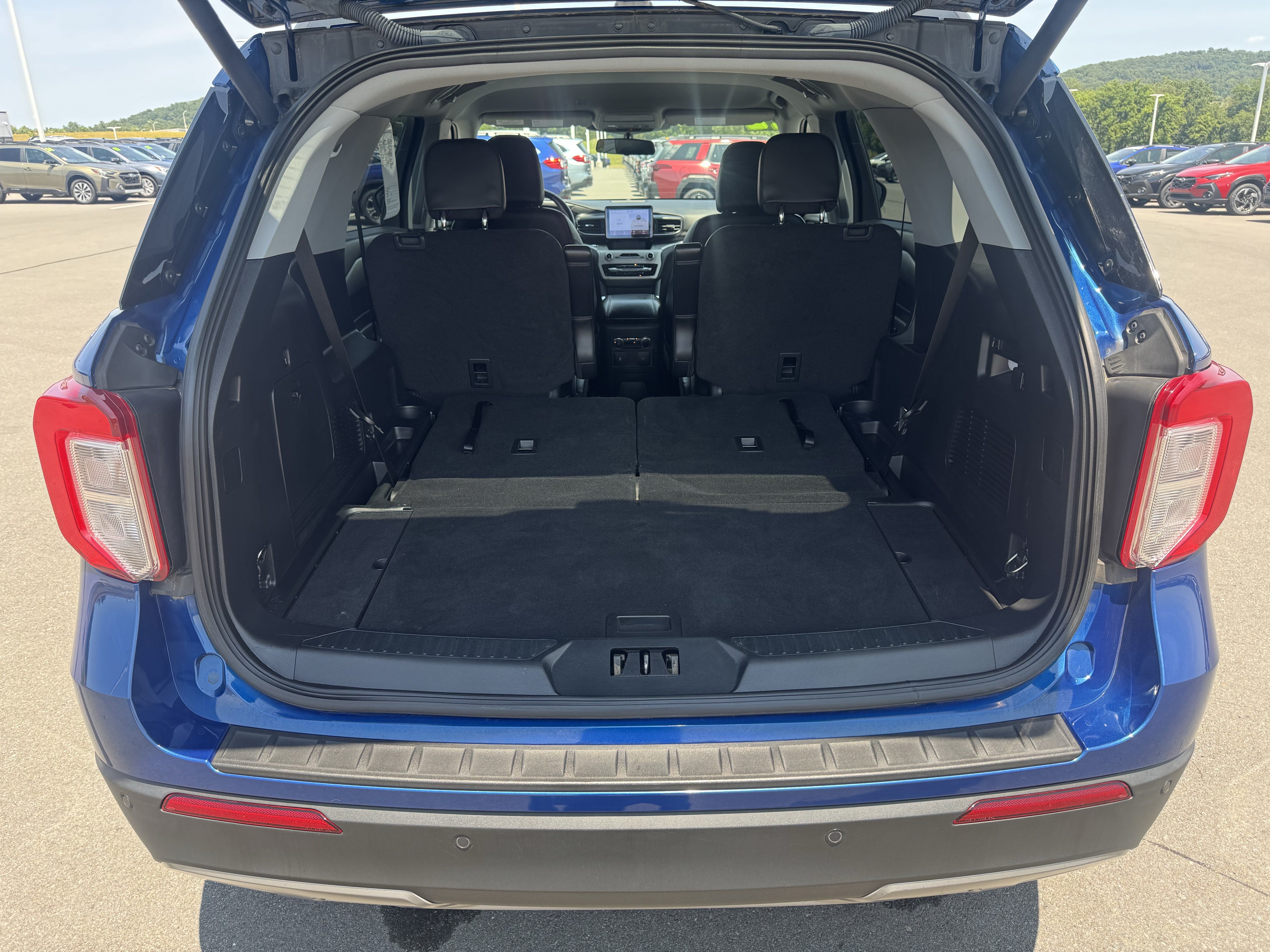 Used 2022 Ford Explorer XLT w/ Equipment Group 202A AWD/4WD image 5
