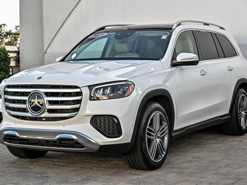 Used 2025 Mercedes-Benz GLS 450 4MATIC image 5