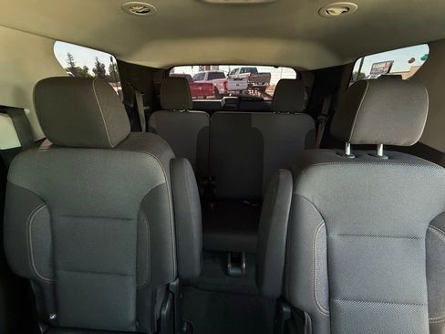 Used 2021 Chevrolet Traverse LT image 11