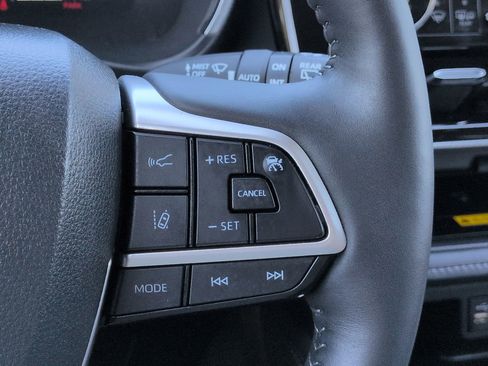 Used 2024 Toyota Highlander Platinum image 27