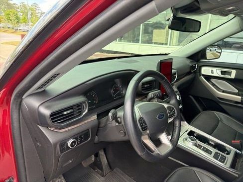 Used 2023 Ford Explorer Limited w/ Limited Technology Package image 12