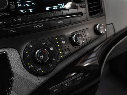 Used 2012 Toyota Sienna LE FWD image 31