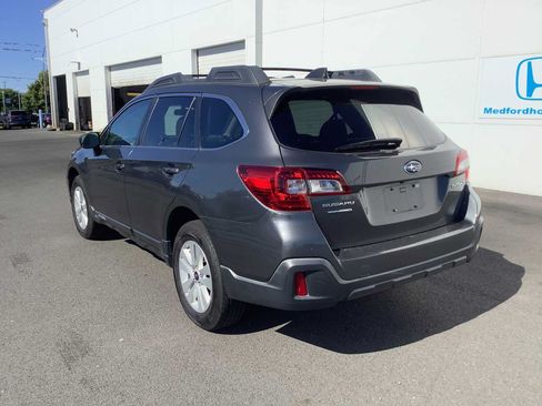 Used 2018 Subaru Outback 2.5i Premium AWD/4WD image 3