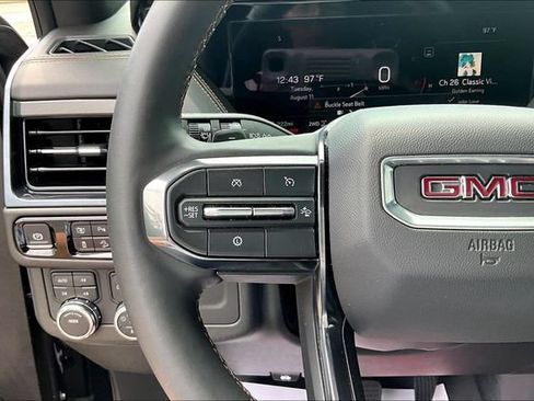 Used 2025 GMC Yukon XL AT4 AWD/4WD image 11