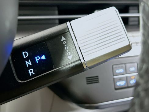 Used 2024 Hyundai Kona SEL FWD image 25