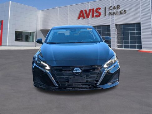 Used 2024 Nissan Altima 2.5 SV image 2