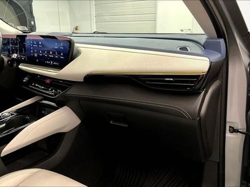 Used 2024 Buick Envision Avenir AWD/4WD image 19