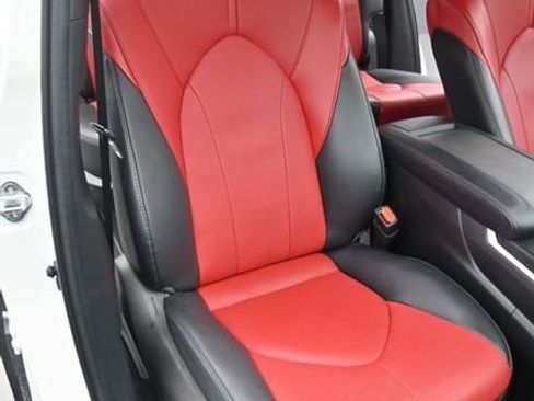 Used 2023 Toyota Highlander XSE FWD image 19