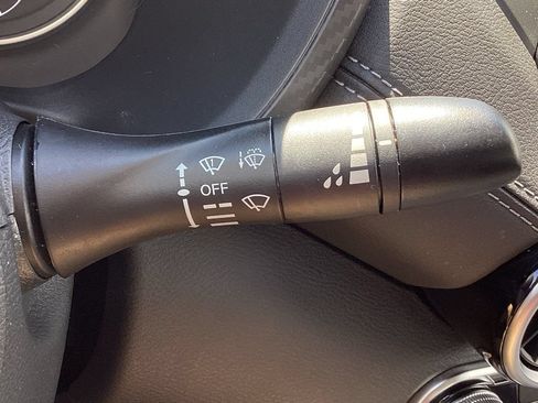 Used 2025 Nissan Sentra SV FWD image 21