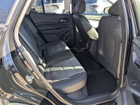 Used 2025 Chevrolet Trax LT w/ LT Convenience Package image 30