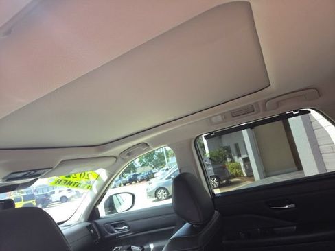 Certified 2022 Nissan Pathfinder SL w/ SL Premium Package FWD image 11