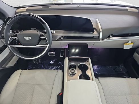 New 2026 Cadillac Vistiq Luxury w/ LPO, Floor Liner Package image 9