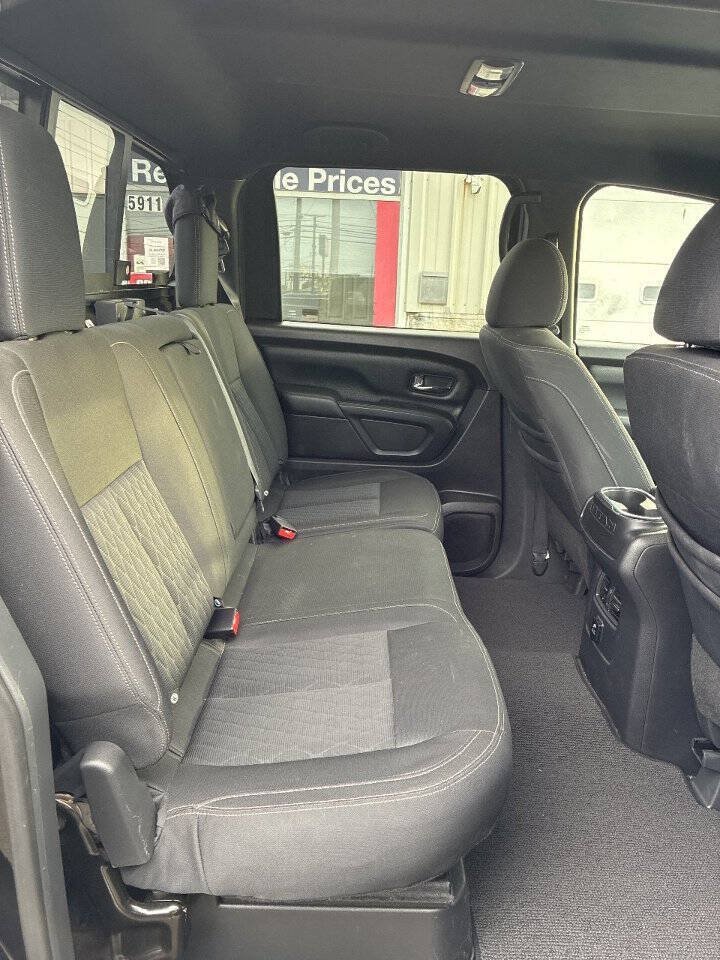 Used 2018 Nissan Titan SV AWD/4WD image 16