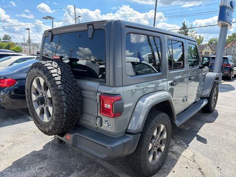 Used 2018 Jeep Wrangler Unlimited Sahara AWD/4WD image 4