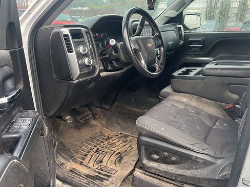 Used 2018 Chevrolet Silverado 1500 LT w/ LT Eassist Package image 9