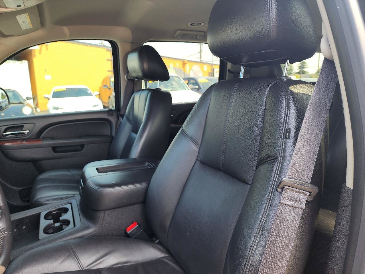 Used 2013 Chevrolet Suburban LT w/ Luxury Package AWD/4WD image 16