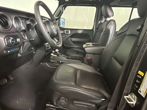 Used 2023 Jeep Wrangler Unlimited w/ Convenience Group AWD/4WD image 10