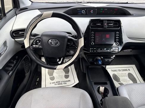 Used 2020 Toyota Prius LE image 18