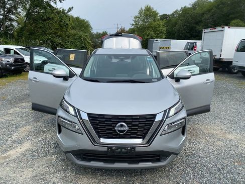 Used 2023 Nissan Rogue SV image 29