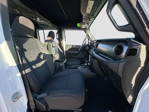 Used 2022 Jeep Wrangler Unlimited Sport image 25