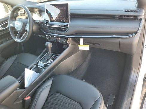 New 2026 Jeep Compass Latitude image 17