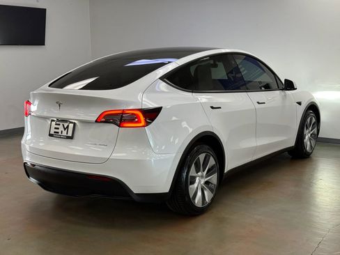 Used 2021 Tesla Model Y Long Range AWD/4WD image 7