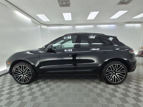 Certified 2022 Porsche Macan AWD/4WD image 2