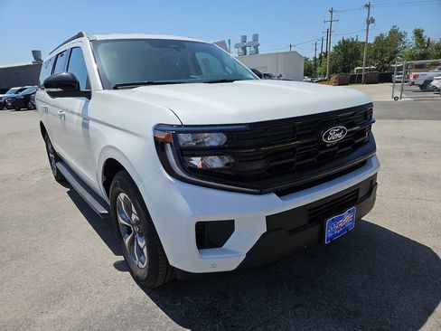 New 2027 Ford Expedition Max Active RWD image 2