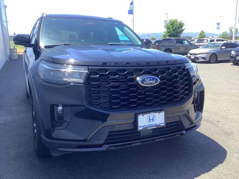 Used 2025 Ford Explorer ST-Line AWD/4WD image 9