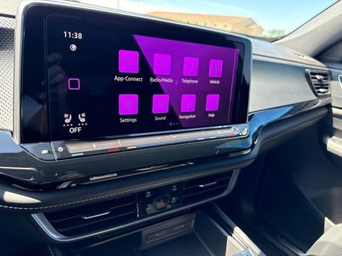 Used 2024 Volkswagen Atlas Cross Sport SEL R-Line AWD/4WD image 19