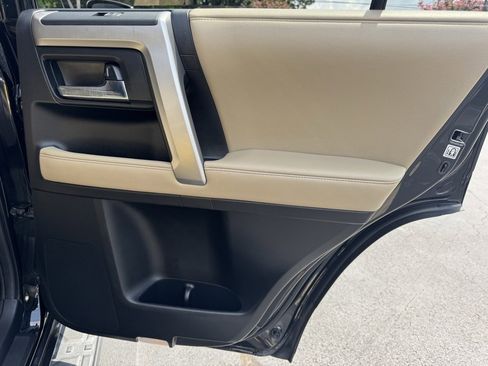 Used 2018 Toyota 4Runner SR5 Premium image 27