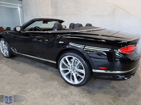 Used 2022 Bentley Continental GT V8 image 42