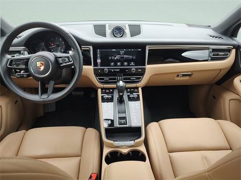 Used 2024 Porsche Macan image 12