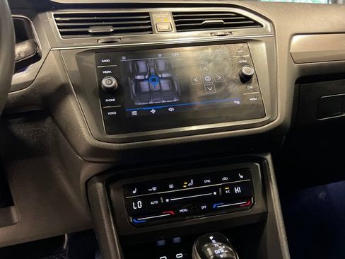 Certified 2023 Volkswagen Tiguan SE FWD image 25