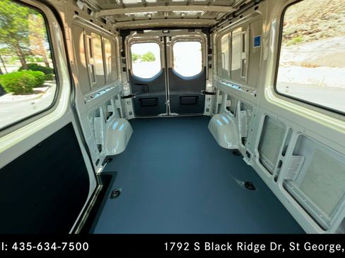 Used 2025 Mercedes-Benz Sprinter 2500 image 23