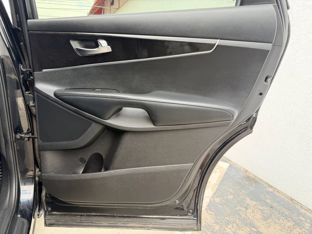 Used 2018 Kia Sorento FWD image 24