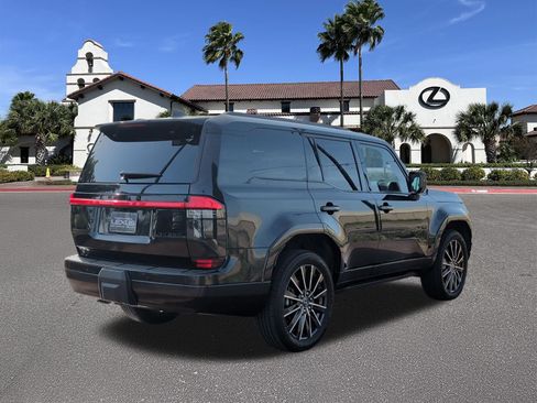 Used 2024 Lexus GX 550 w/ Accessory Package (Z1) AWD/4WD image 2