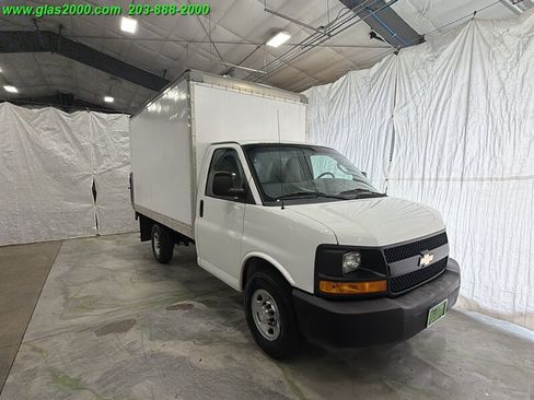Used 2016 Chevrolet Express 3500 RWD image 2