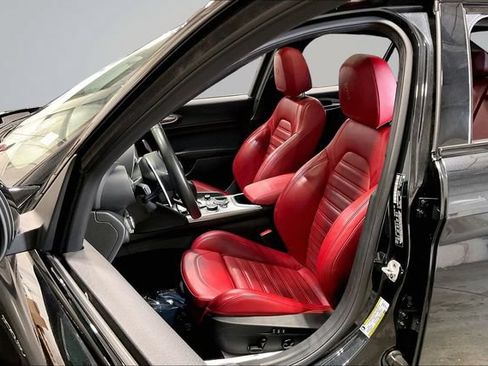 Used 2022 Alfa Romeo Giulia Veloce AWD/4WD image 26