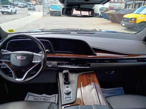 Used 2023 Cadillac Escalade ESV Luxury image 8