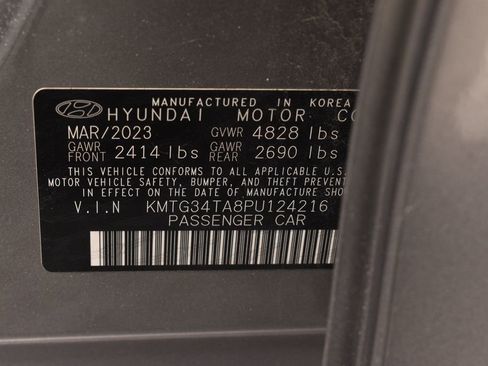 Used 2023 Genesis G70 2.0T image 39