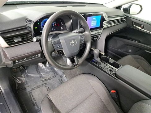 Used 2025 Toyota Camry LE image 18