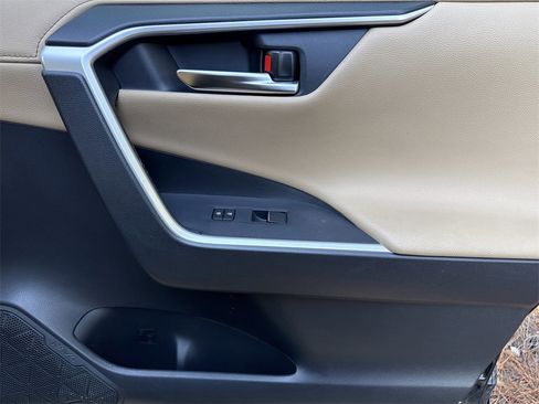 Used 2019 Toyota RAV4 Limited image 37